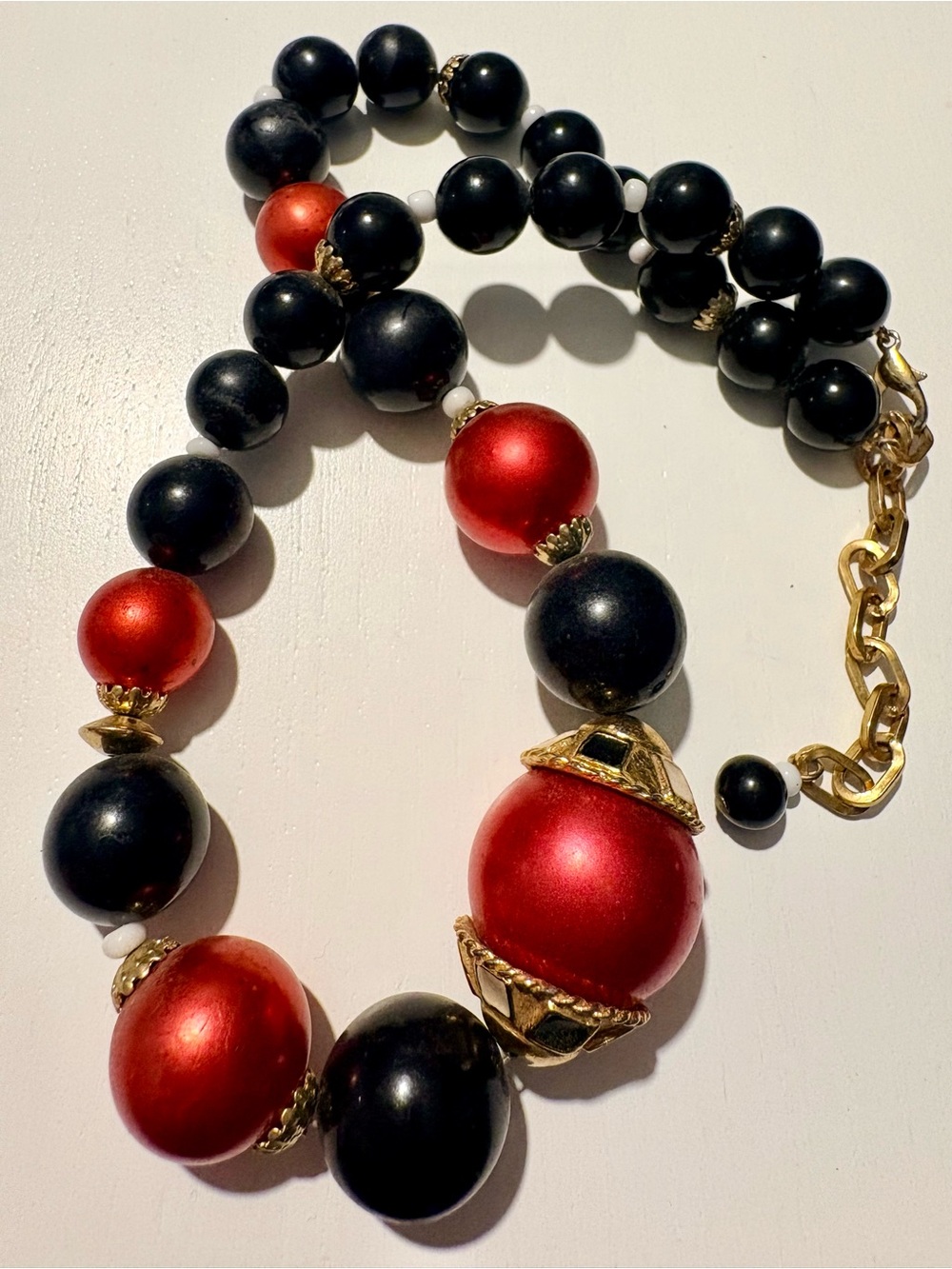 Bold Red and Black Beaded Statement Necklace - Vintage - Picture 2 of 3
